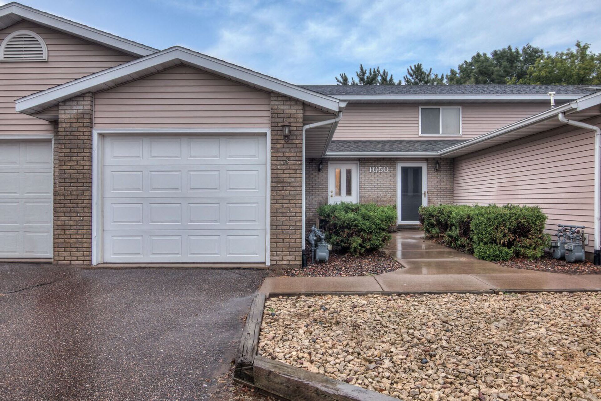 Eau Claire Apartment: 1050 W Hamilton Ave