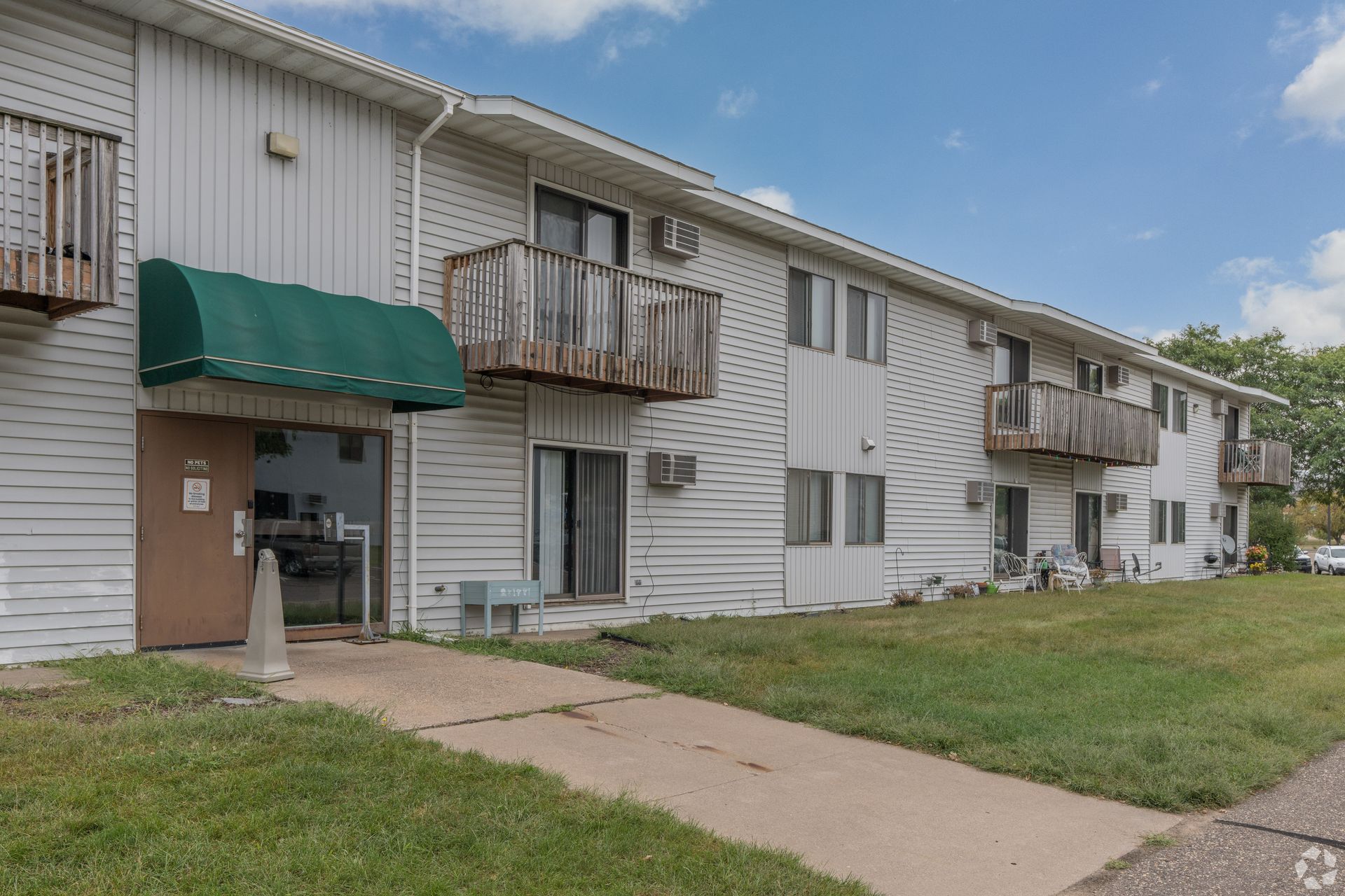 River Falls Apartment: 1119 State St