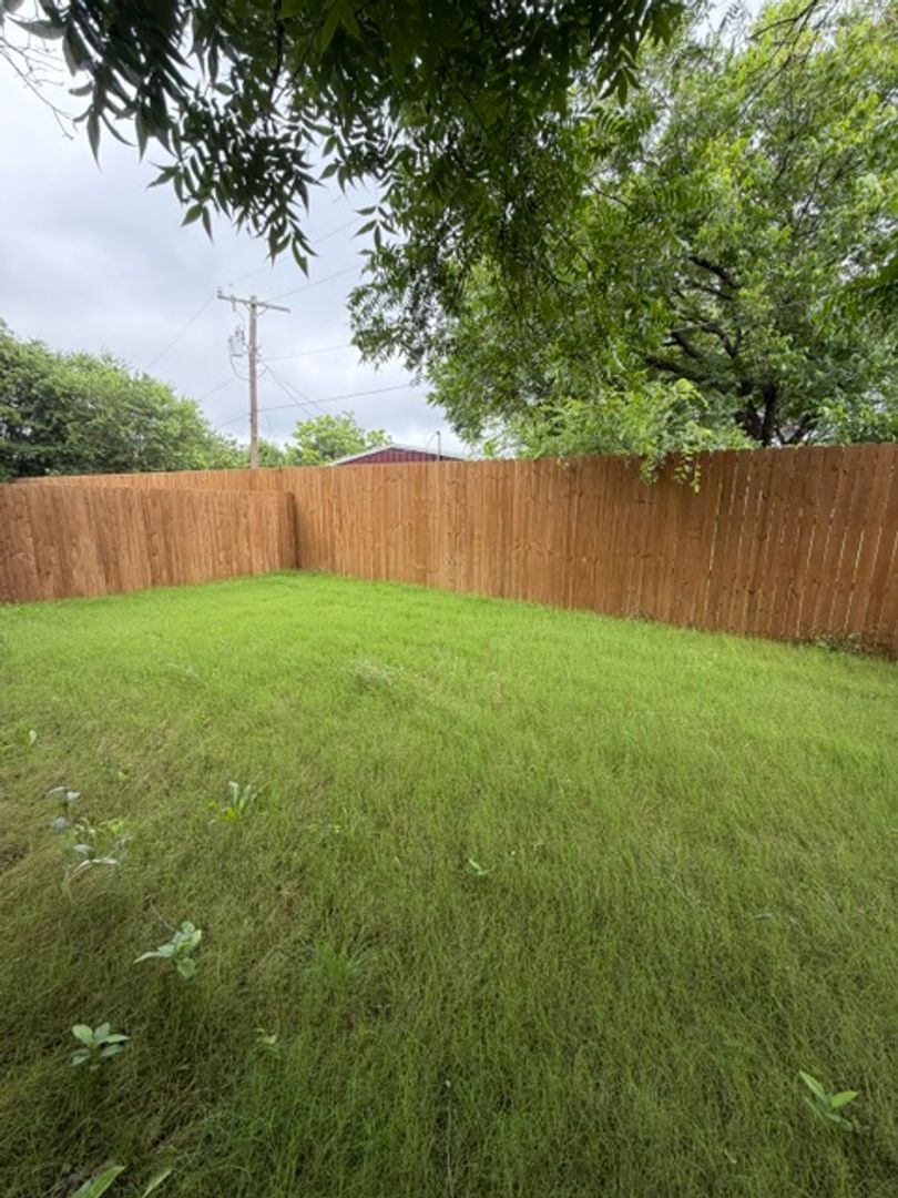 Valley Mills House: 303 Live Oak Street