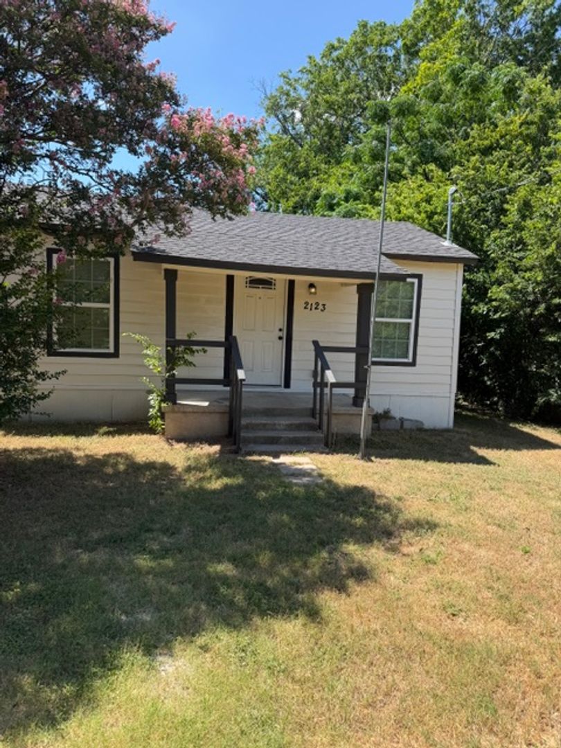 Waco House: 2123 Burnett Ave