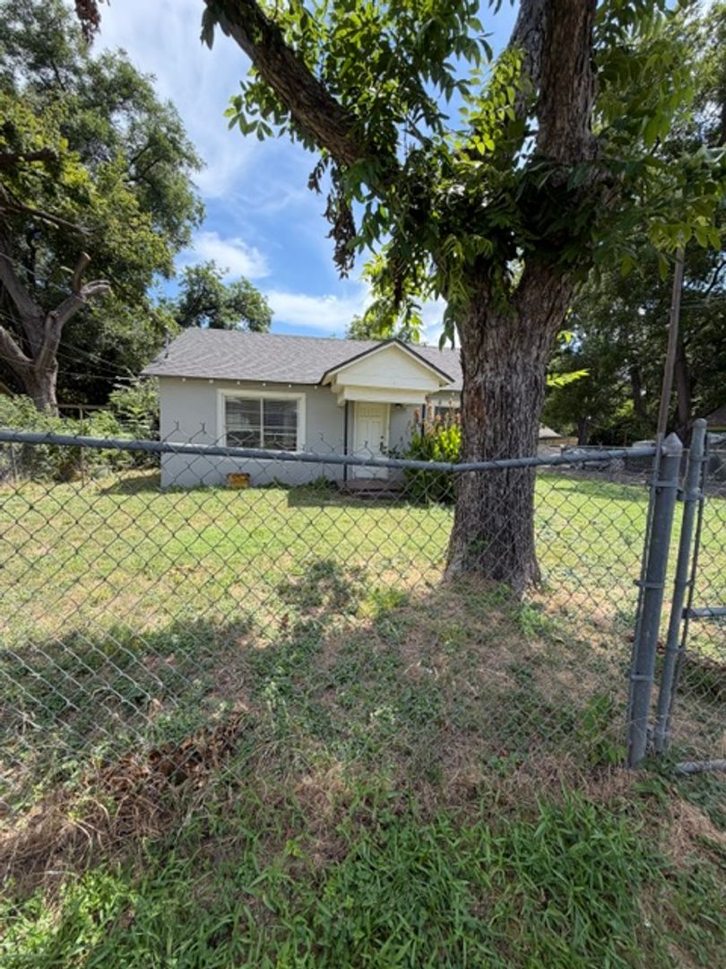 Waco House: 918 Preston St