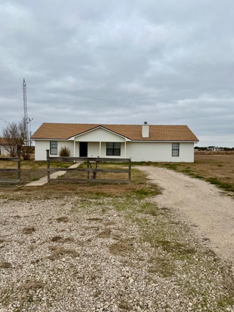 Lorena House: 689 Birdie Lane