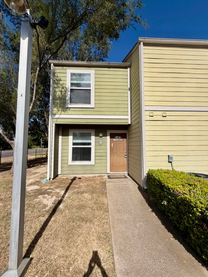 Waco House: 1500 Lake Shore #901