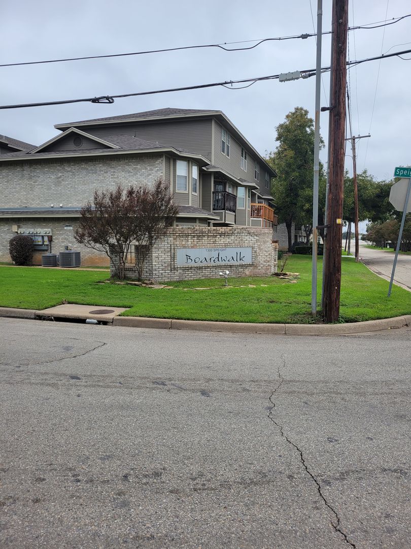 Waco House: 1334 Park Ave