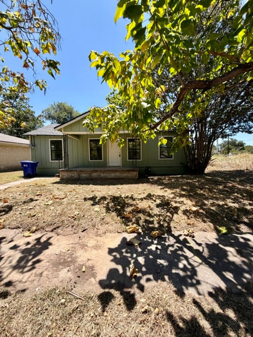 Waco House: 924 Hubert