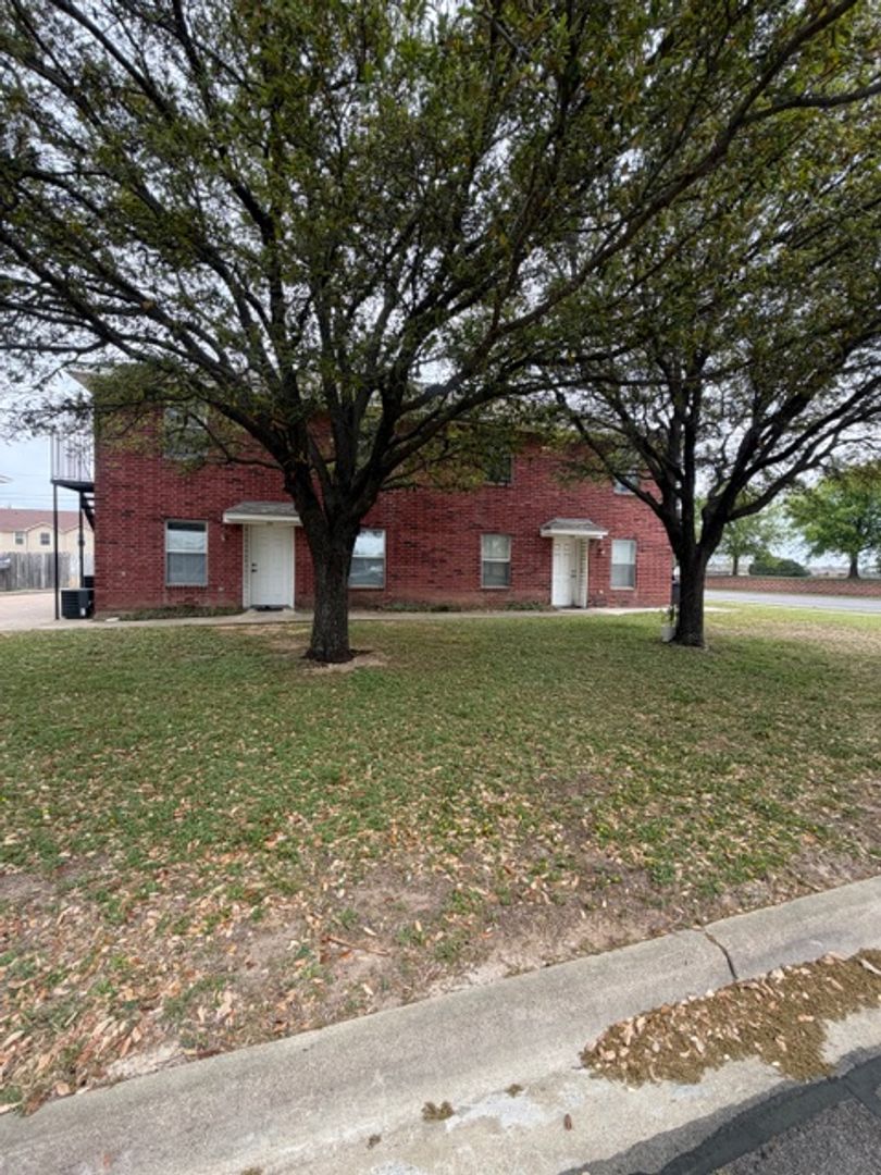 Waco Apartment: 2332-2338 Breezy Dr