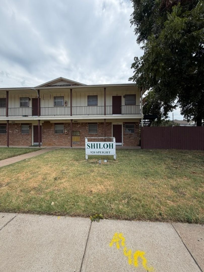 Waco Apartment: 920 Speight Ave