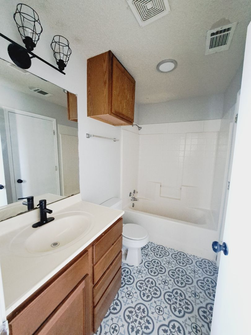 Waco Apartment: 2301 S 2nd St