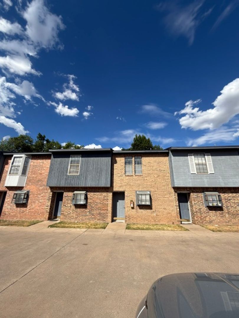 Waco Apartment: 916 Speight Ave