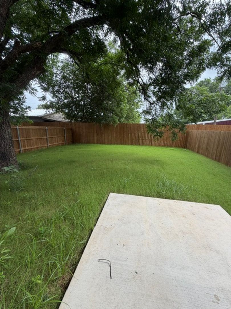 Valley Mills House: 307 Live Oak