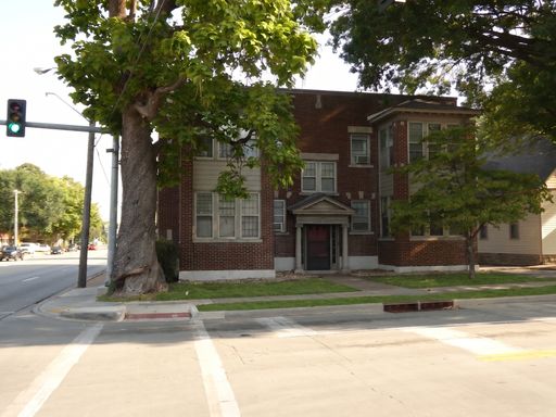 Spacious 1 bedroom with Bonus Area Near MSU – photo 1