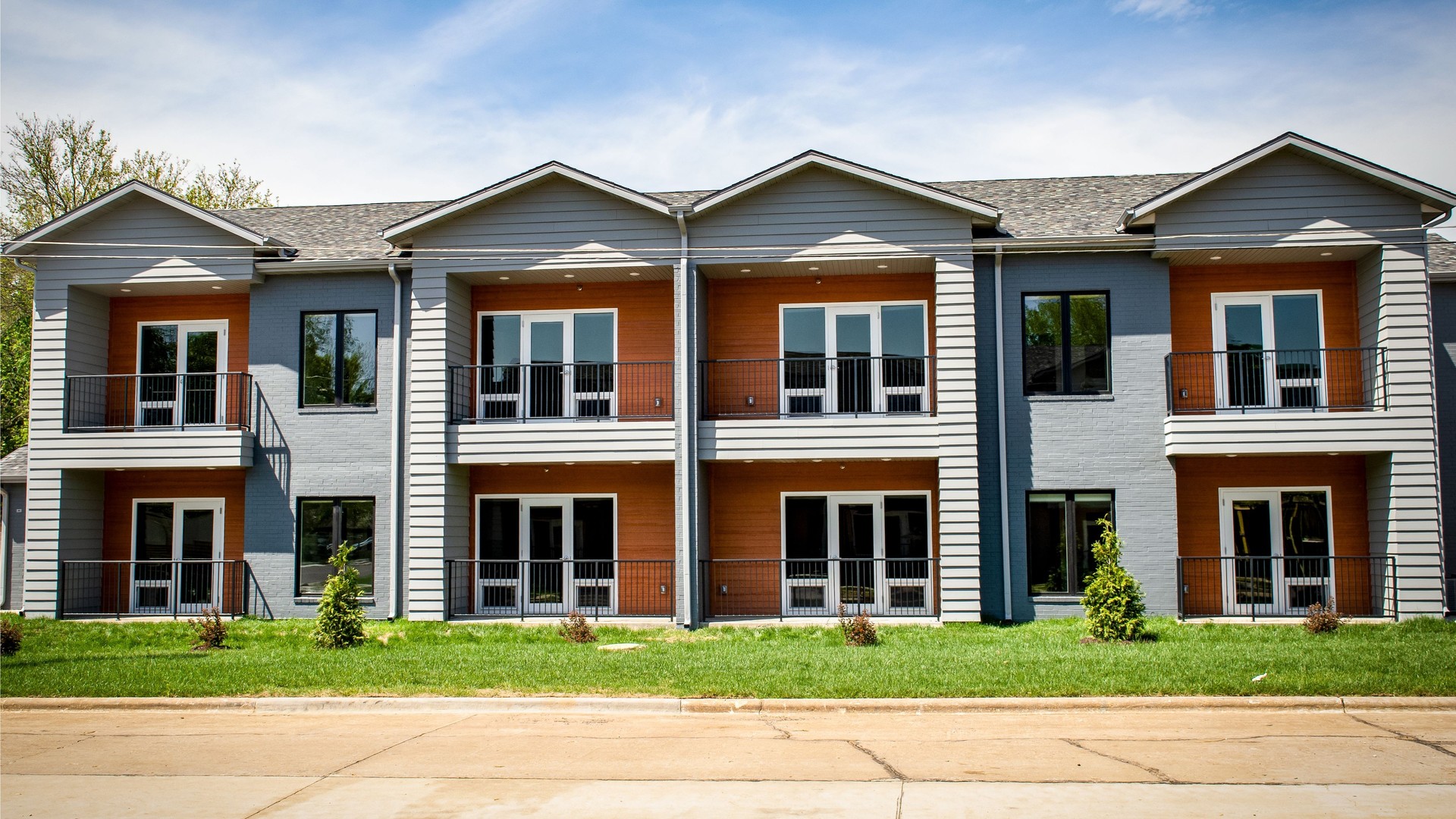 Springfield Apartment: 1127 E. Latoka