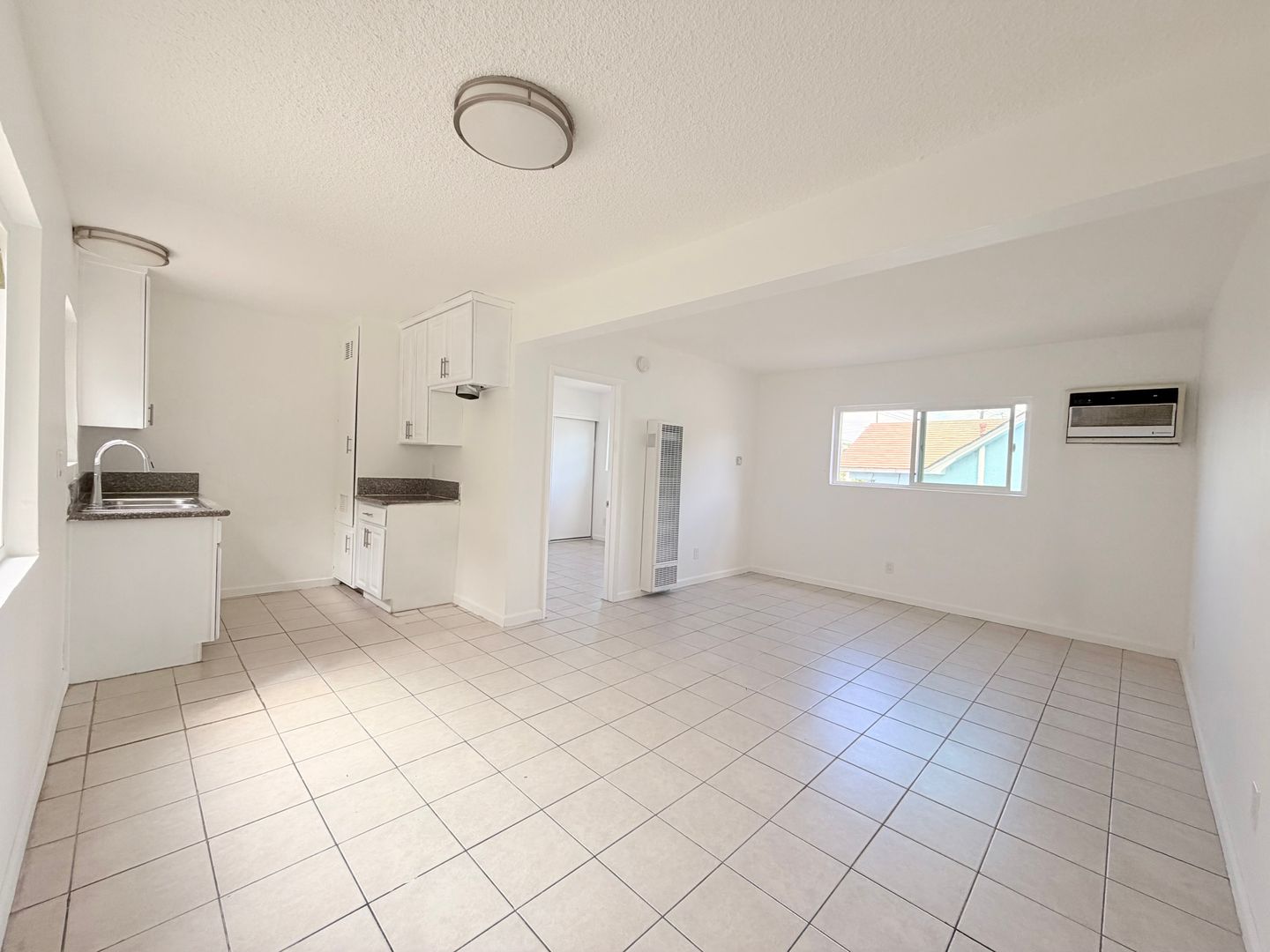Los Angeles Apartment: 3210 Pasadena Ave