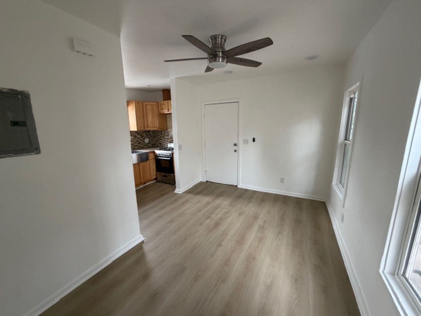 Los Angeles Apartment: 1512 W. 60th St