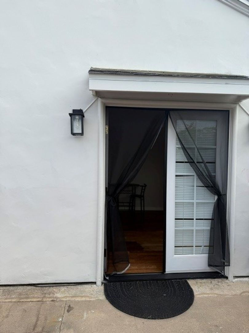 Del Rey Oaks Apartment: 11 Baxter Place