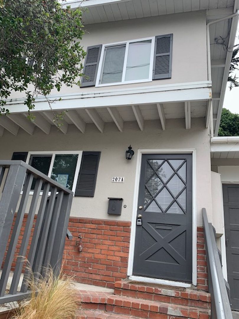 Pacific Grove Apartment: 207 8th Street