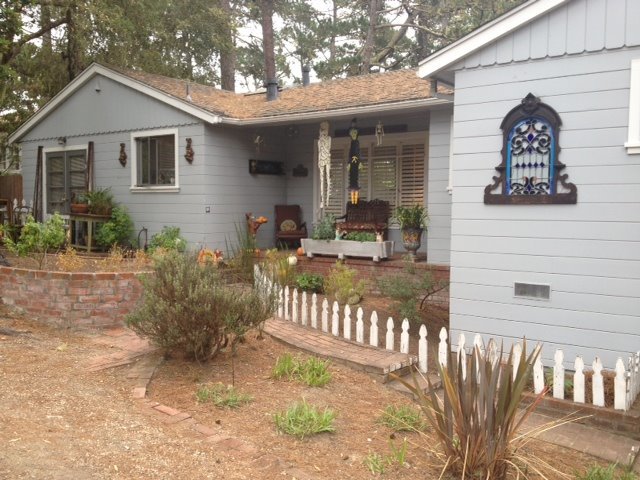 Carmel House: SE Corner of Vista and San Carlos