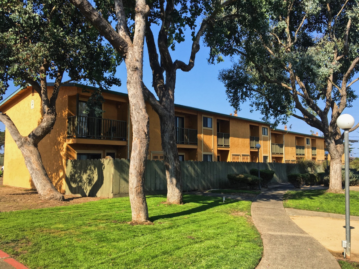 Marina Apartment: 3306 Del Monte Blvd.