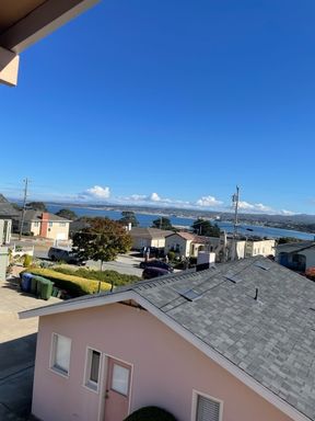 Ocean Views, Great upstairs apartment walking distance to MIIS, DLI and downtown Monterey – photo 1