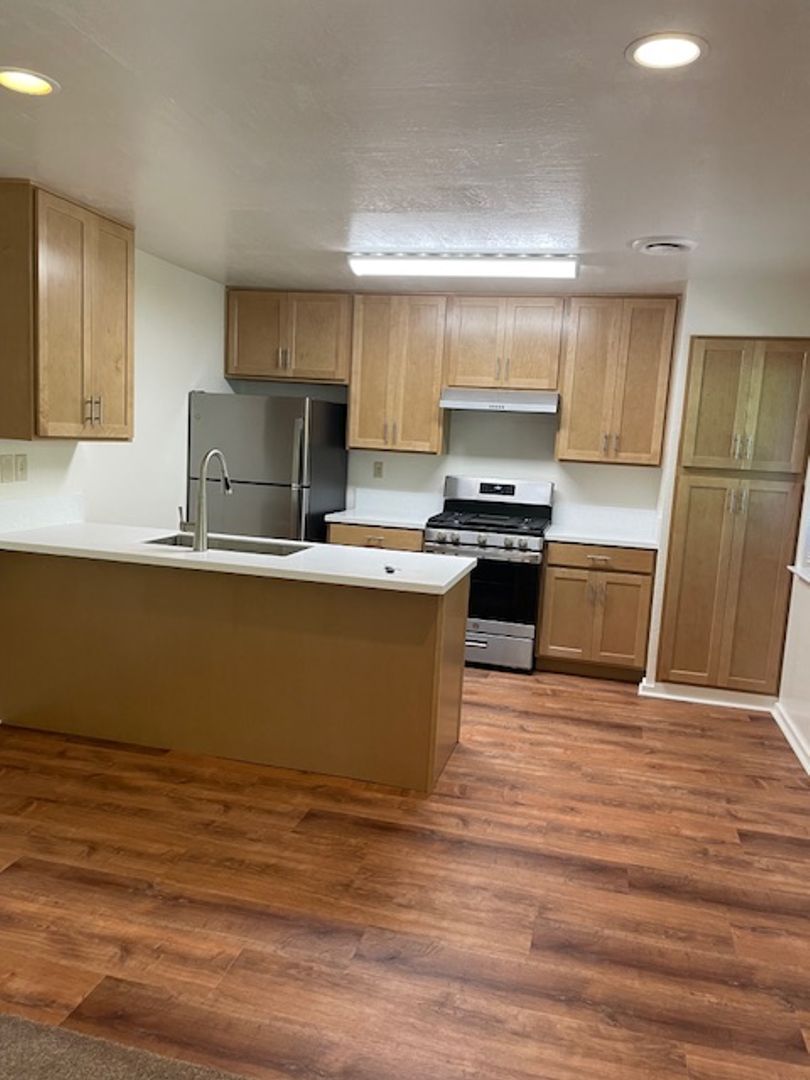 Marina Apartment: 3047 Zanetta Drive