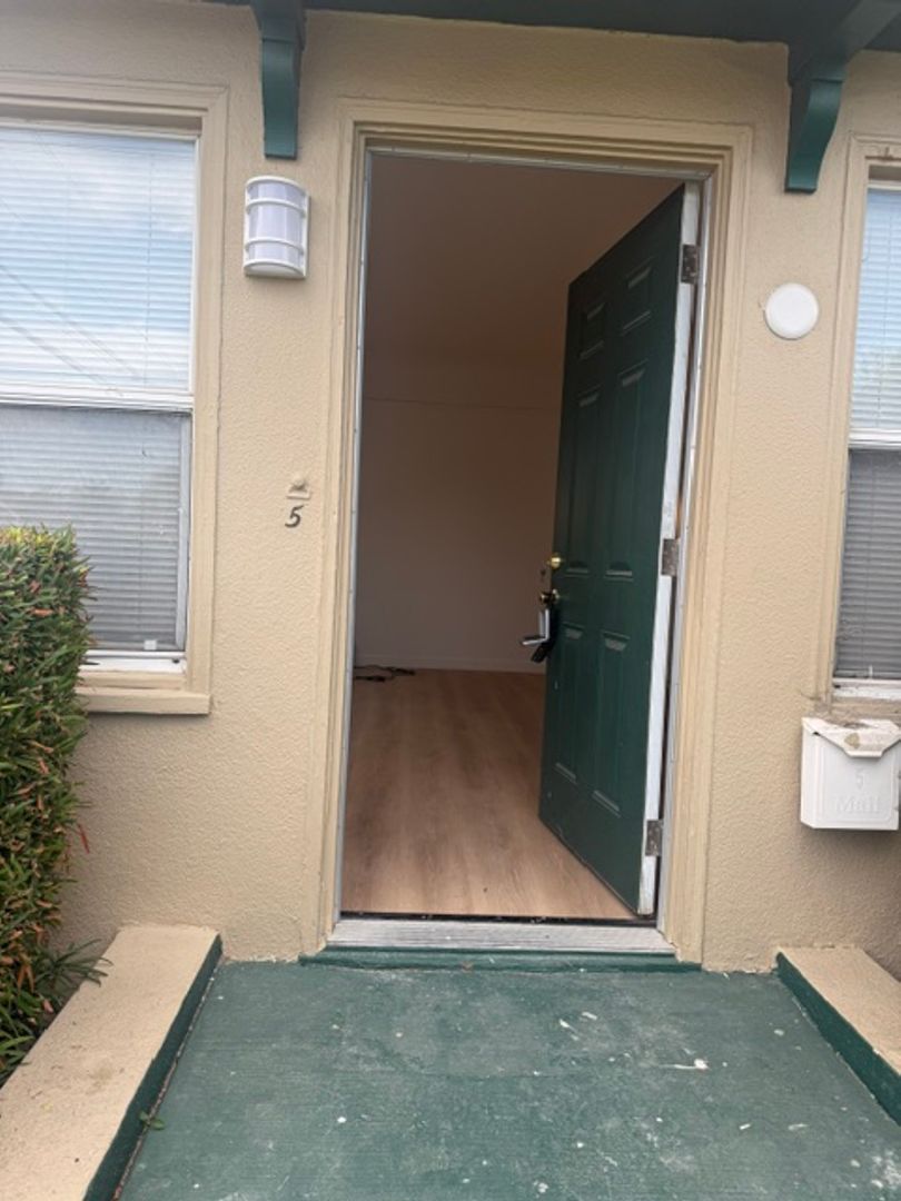 Salinas Apartment: 51 Maple Street