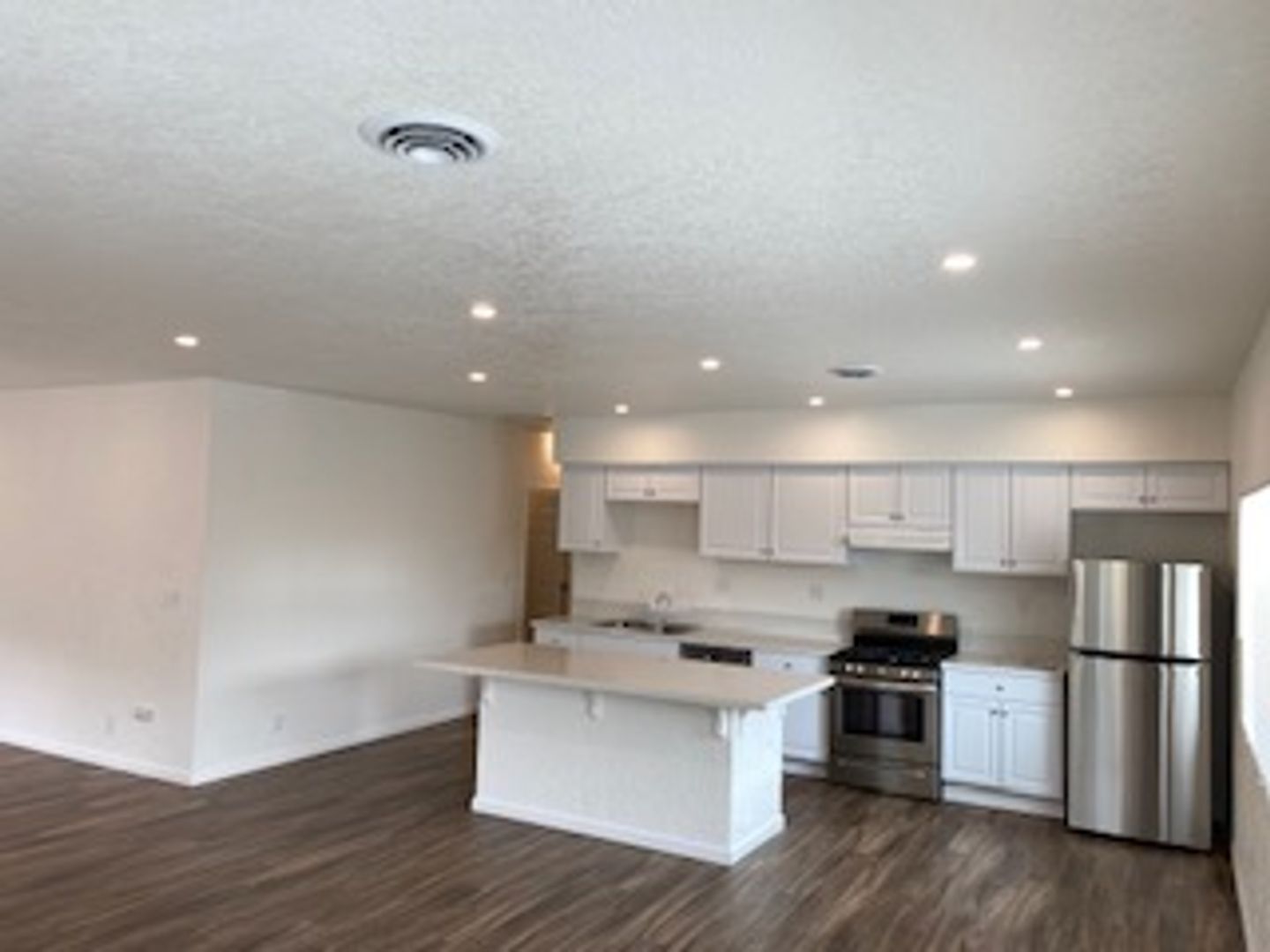 Marina Apartment: 3306 Del Monte Blvd.