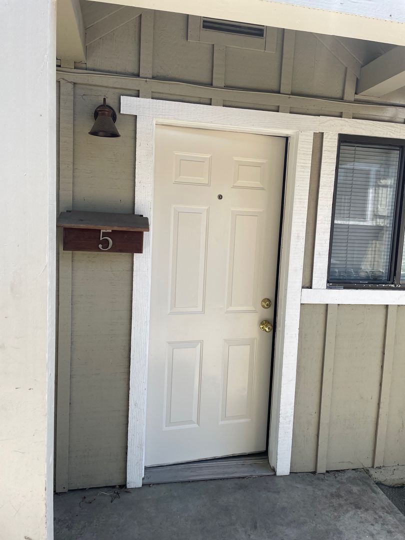 Salinas Apartment: 33 North Pearl Street