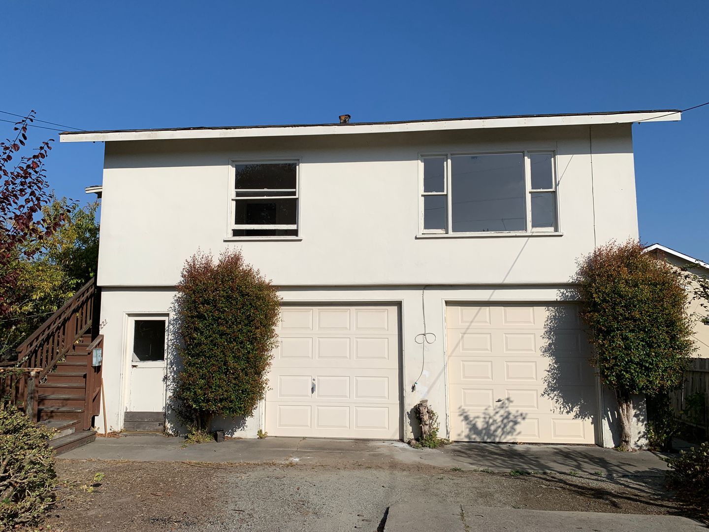 Monterey House: 221 Anita Street