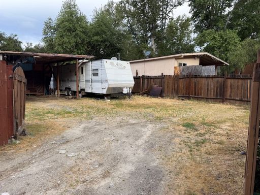Great trailer at Valley Creek in Cachagua