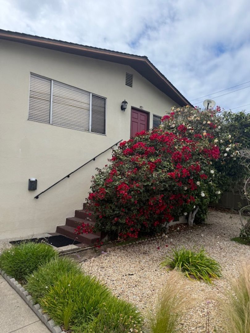 Monterey House: 544 Van Buren Street