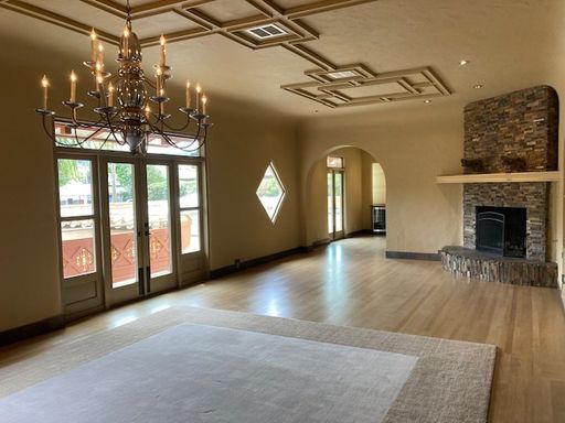 Luxurious Historical One Bedroom Suite in the GT Marsh Building Downtown Monterey – photo 1