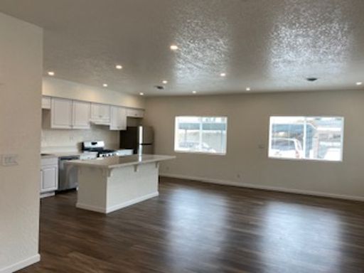 One Bedroom Executive apartment with Fireplace Marina