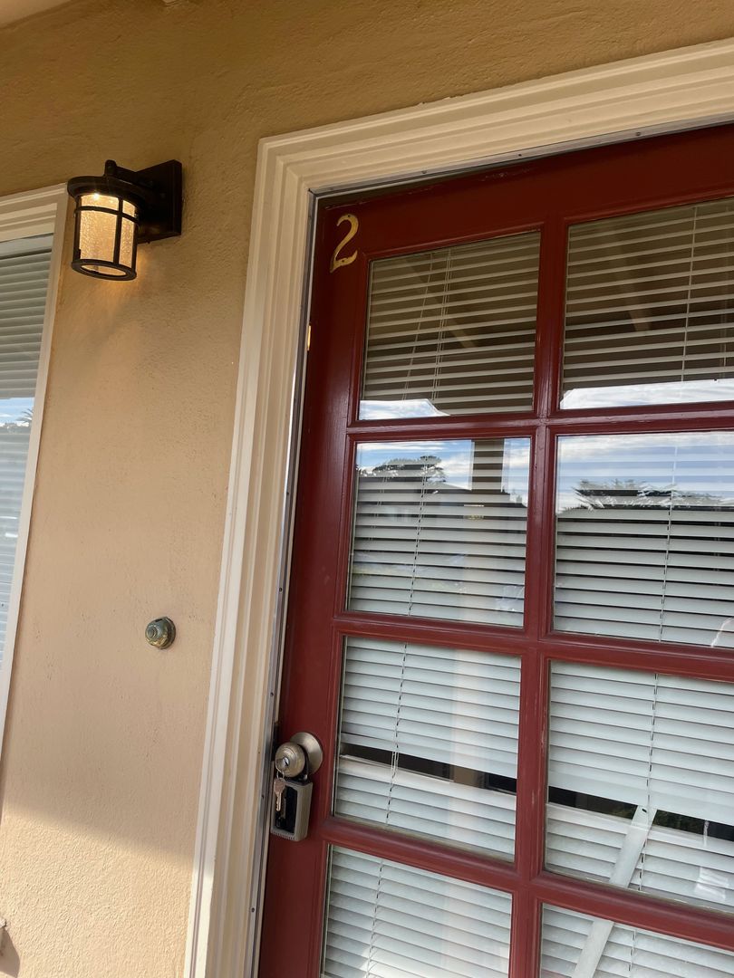 Monterey Apartment: 175 Carmelito