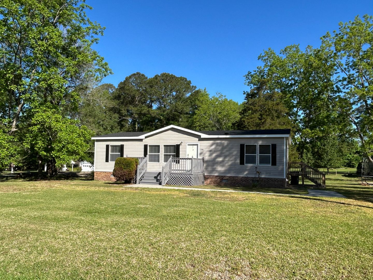 Winnabow House: 1386 Cherrytree Rd NE