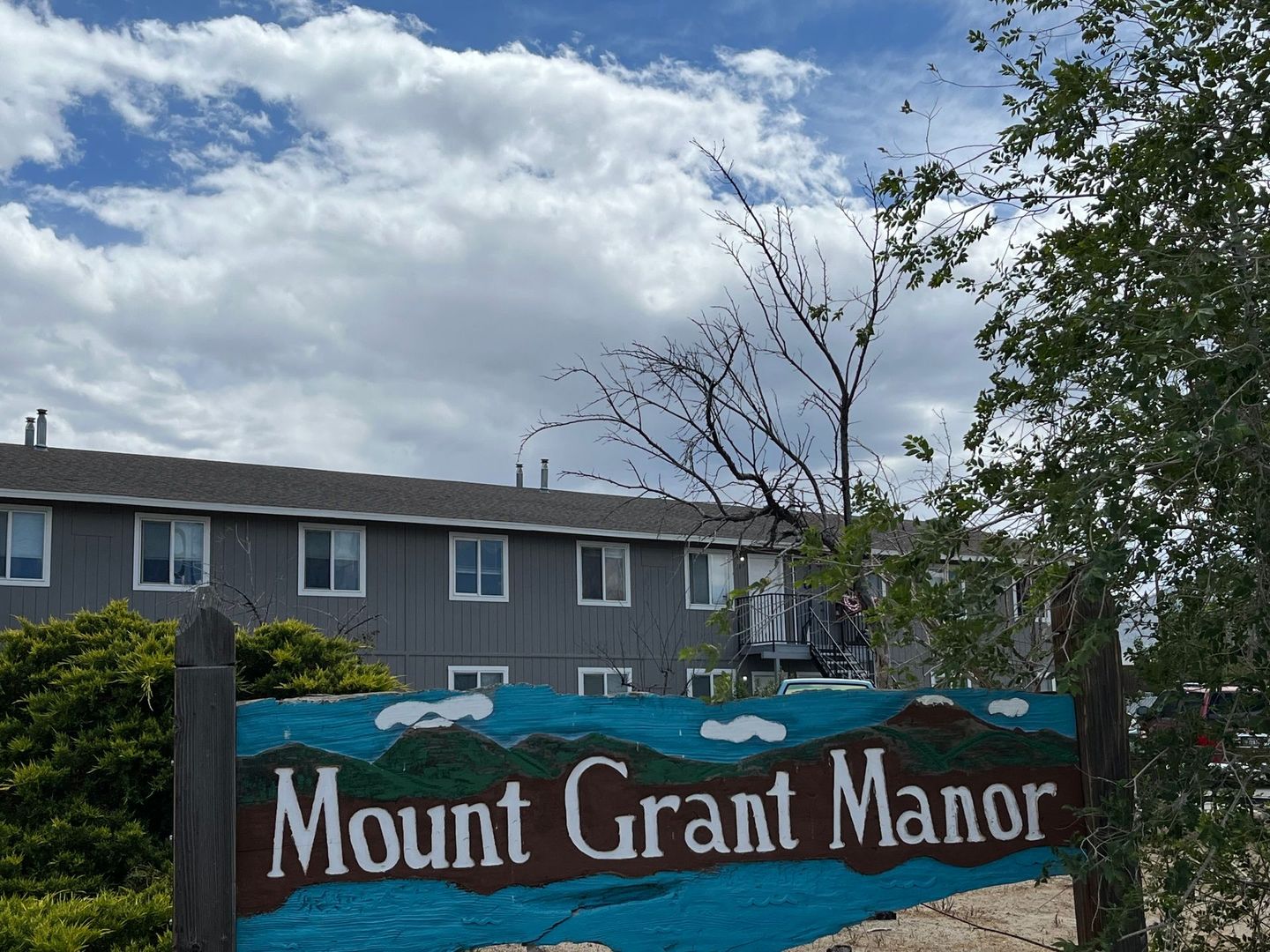 Hawthorne Apartment: 510 E 1 st St