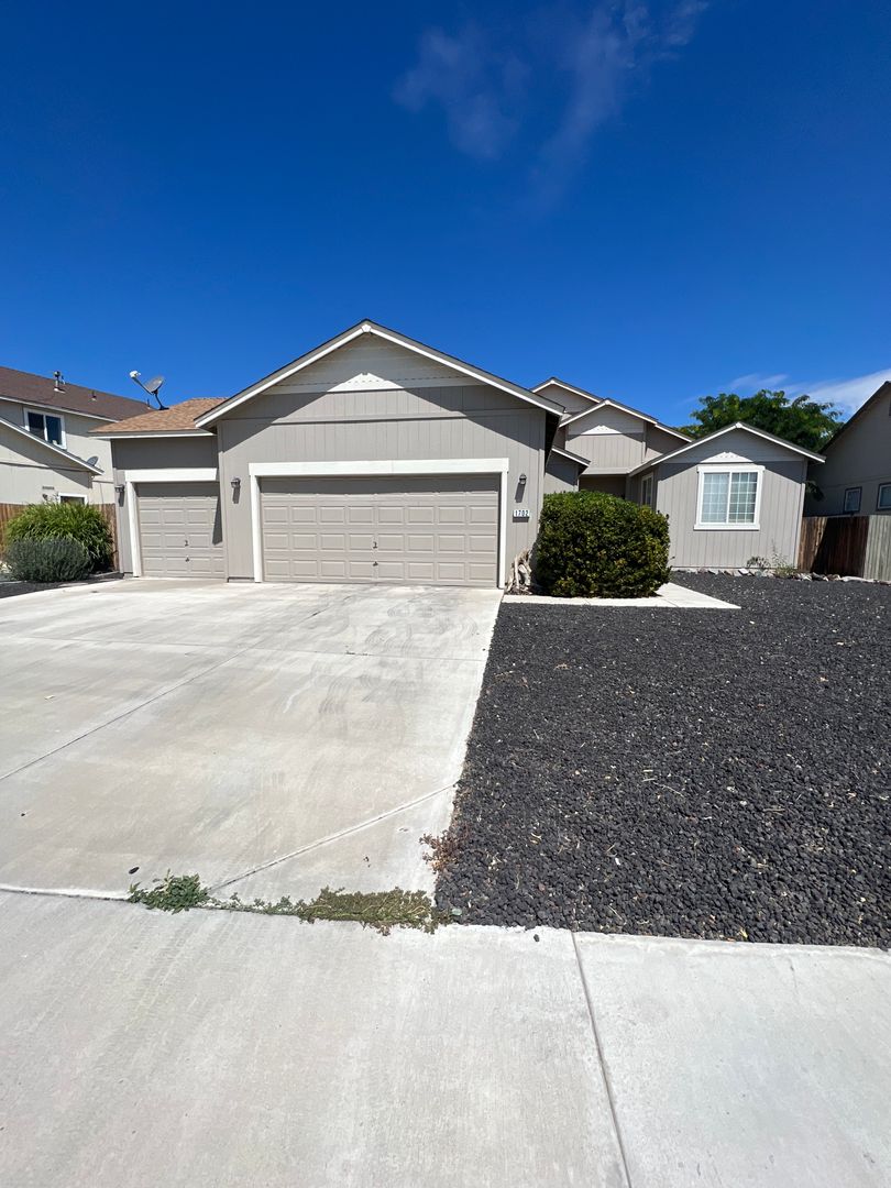 Fernley House: 1702 Harvest Creek