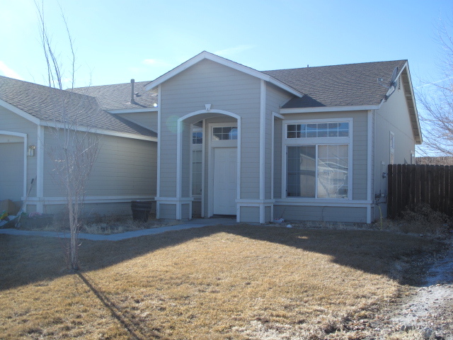 Fernley House: 930 Desert Breeze Way