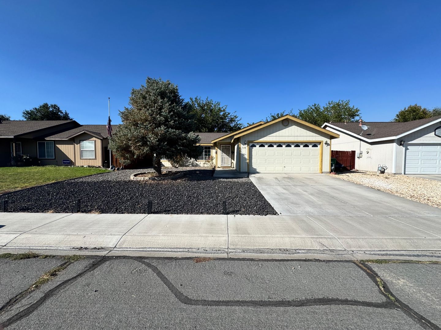 Fernley House: 328 Wildrose Dr