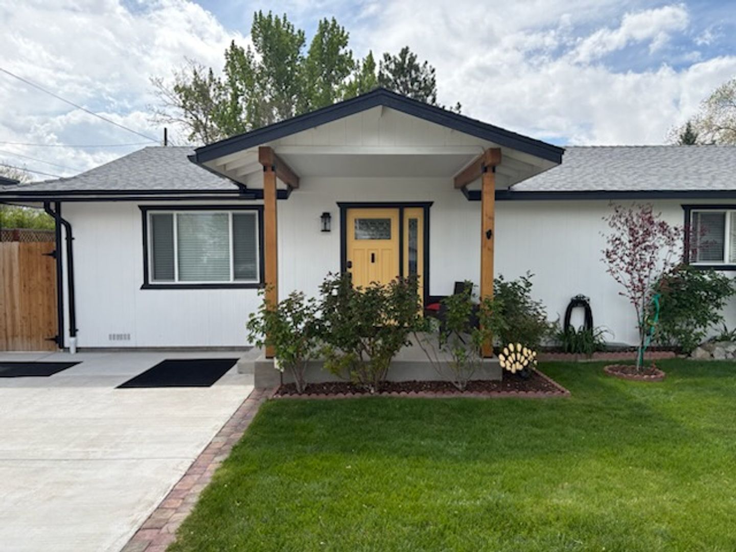 Yerington Apartment: 203 Gallagher Ave