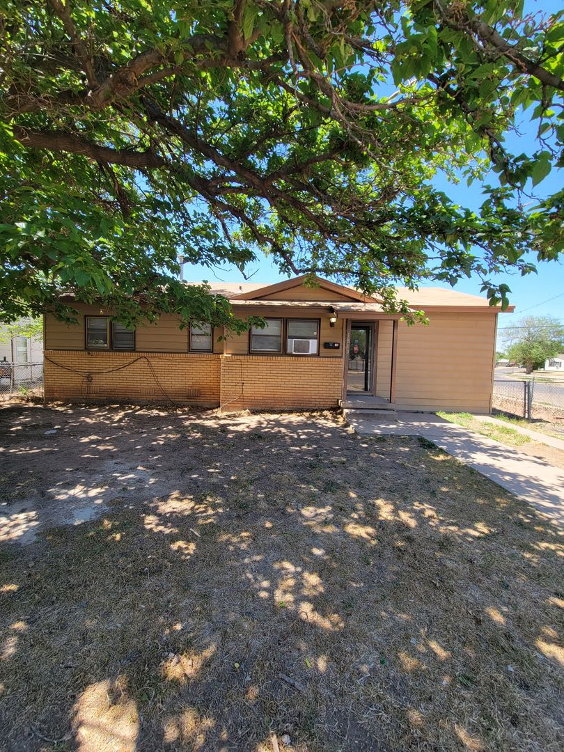 Amarillo House: 1819 Darden
