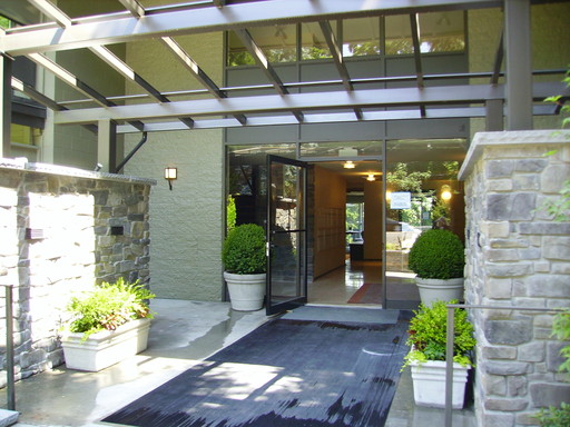 ONE LEVEL CONDO IN LAKE OSWEGO - OSWEGO TERRACES - AVAILABLE NOW! – photo 1