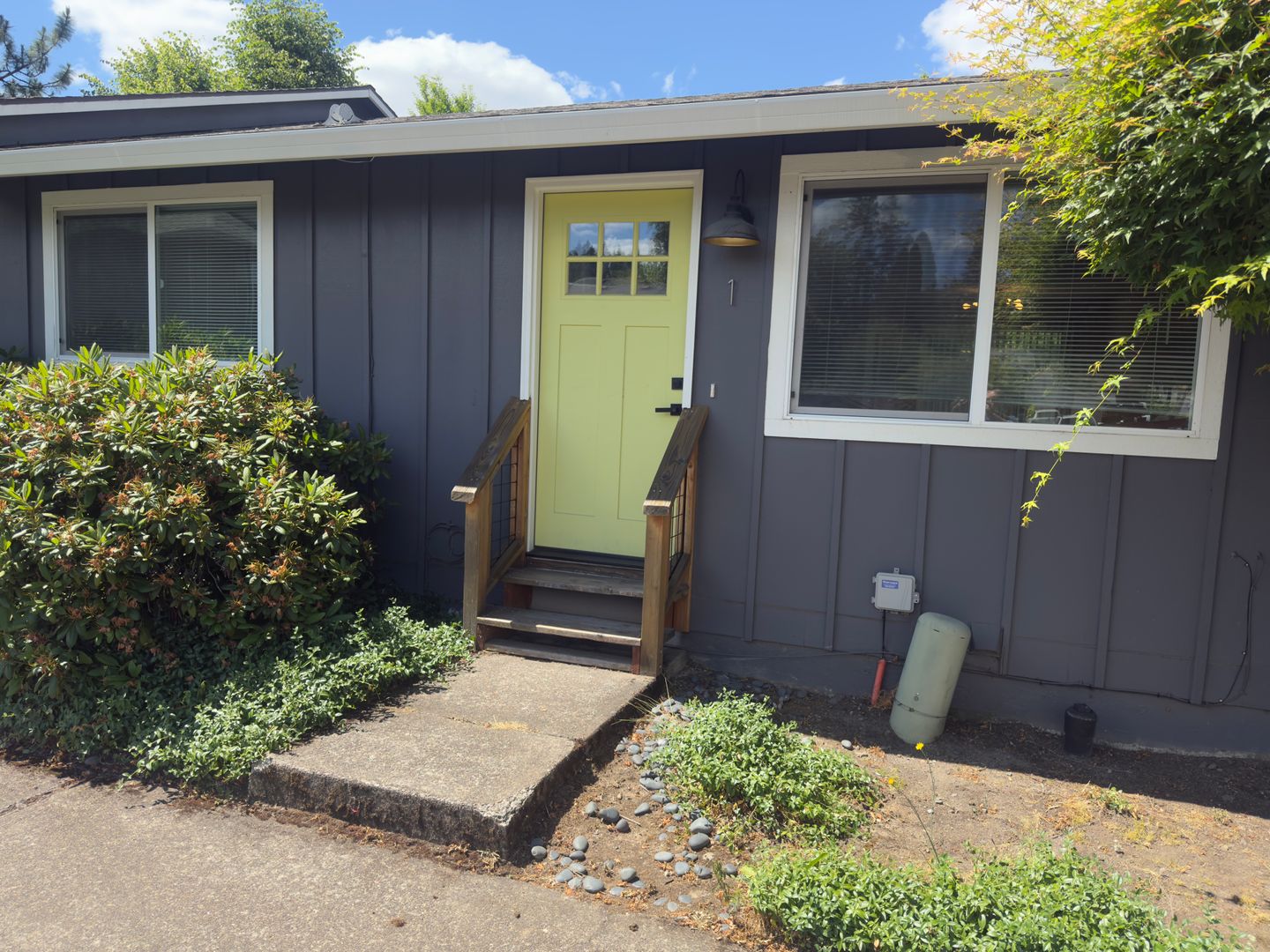 Sherwood Apartment: 22833 SW Washington St