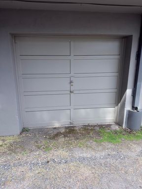 Secure Garage for Rent - Perfect for Storage or Parking