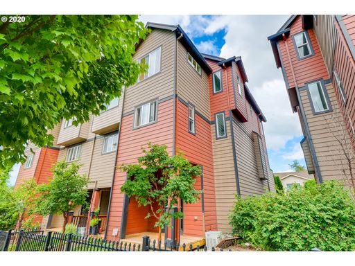 Fantastic Woodlawn Neighborhood Townhouse – photo 1