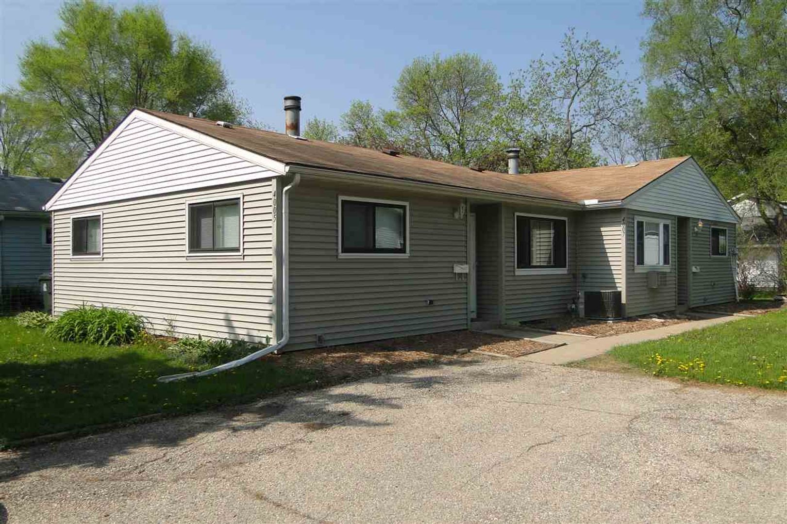 Madison Apartment: 4005-4007 Claire St