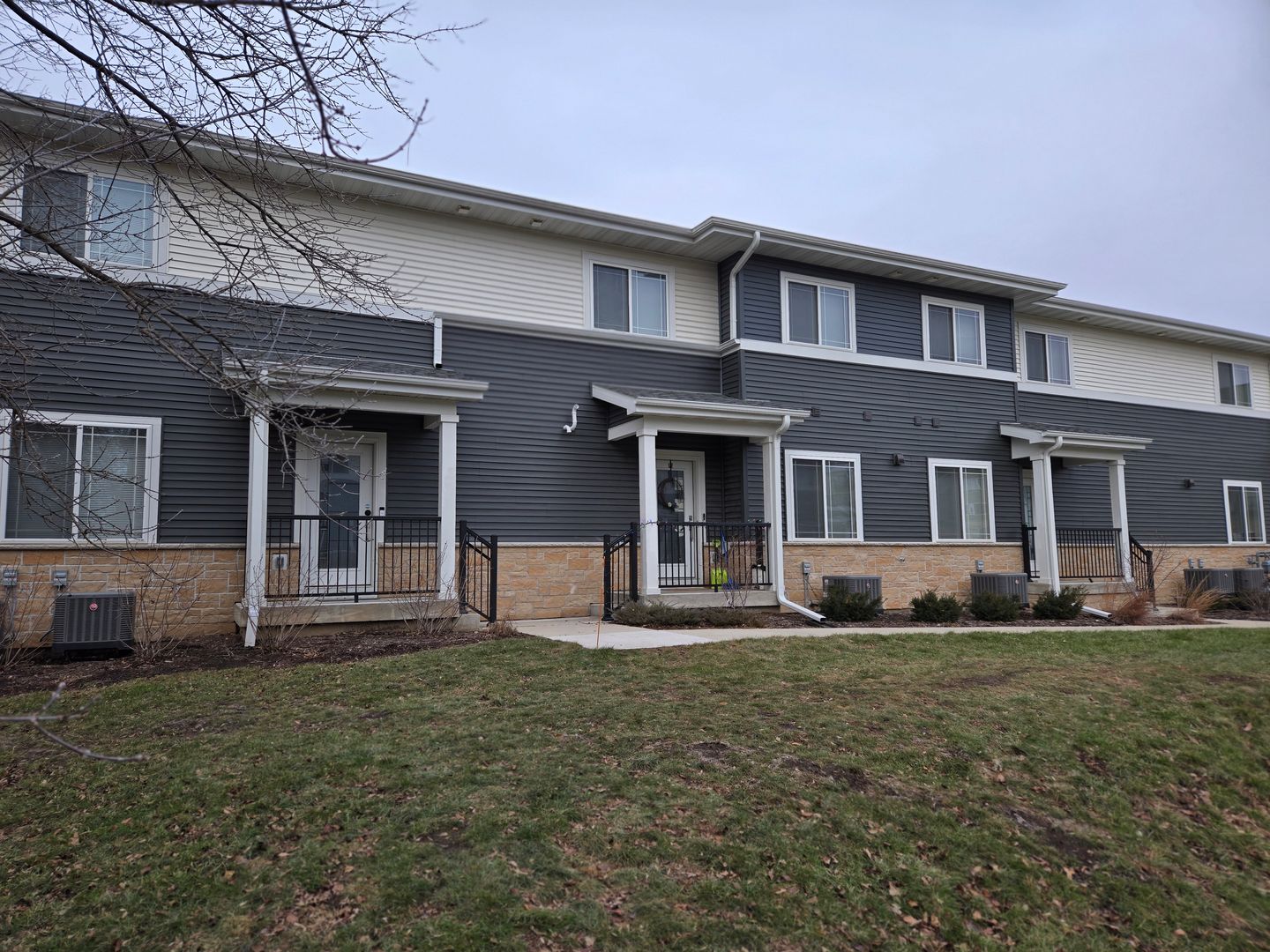 Cottage Grove Townhome: 1807 N Windsor Ave