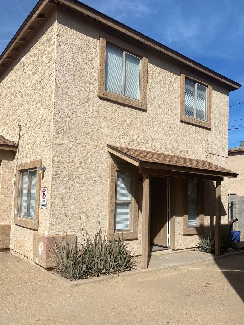 Phoenix Apartment: 1110 E Mohave St.