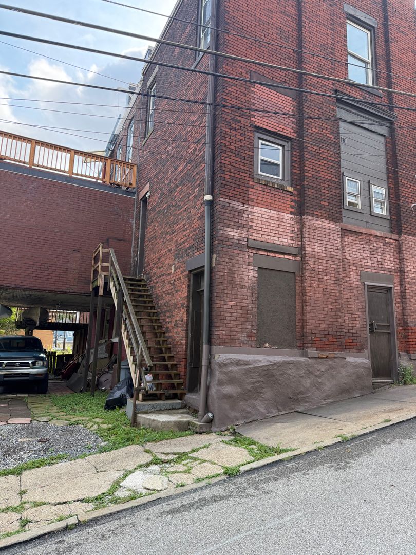 Pittsburgh Apartment: 2401 Arlington ave