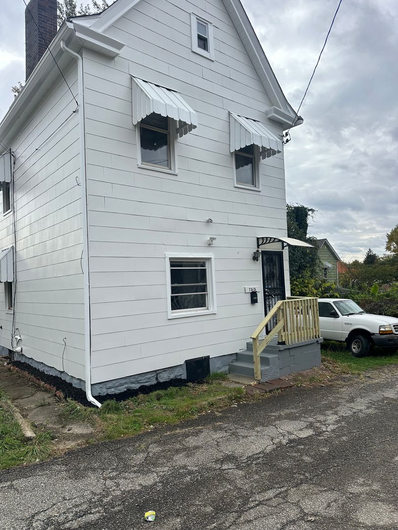 Pittsburgh House: 7515 Melrose Rear
