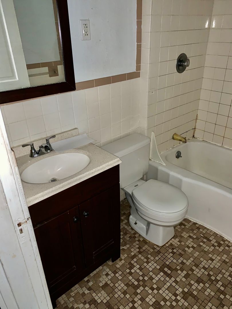 Pittsburgh House: 4907 Friendship ave